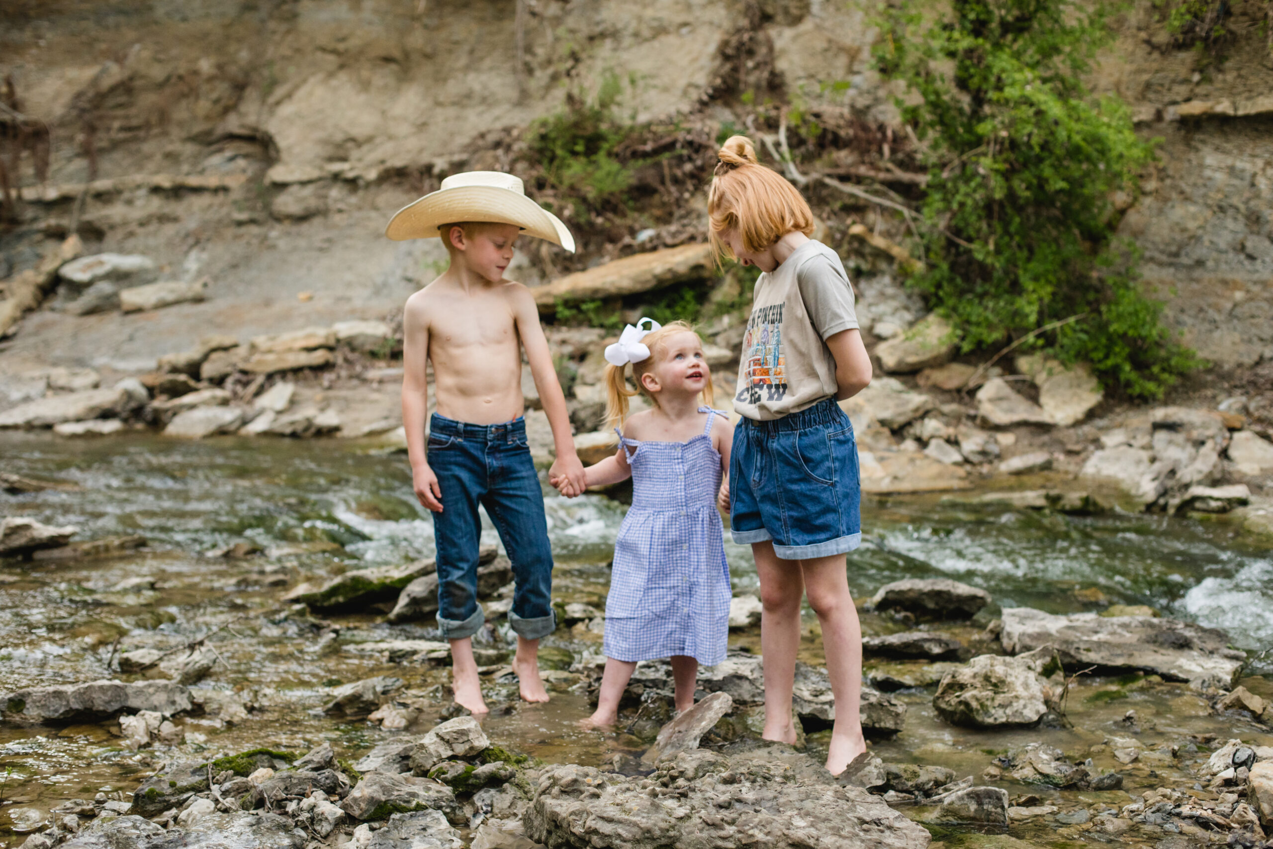 Outdoor Family Photography in the Creek